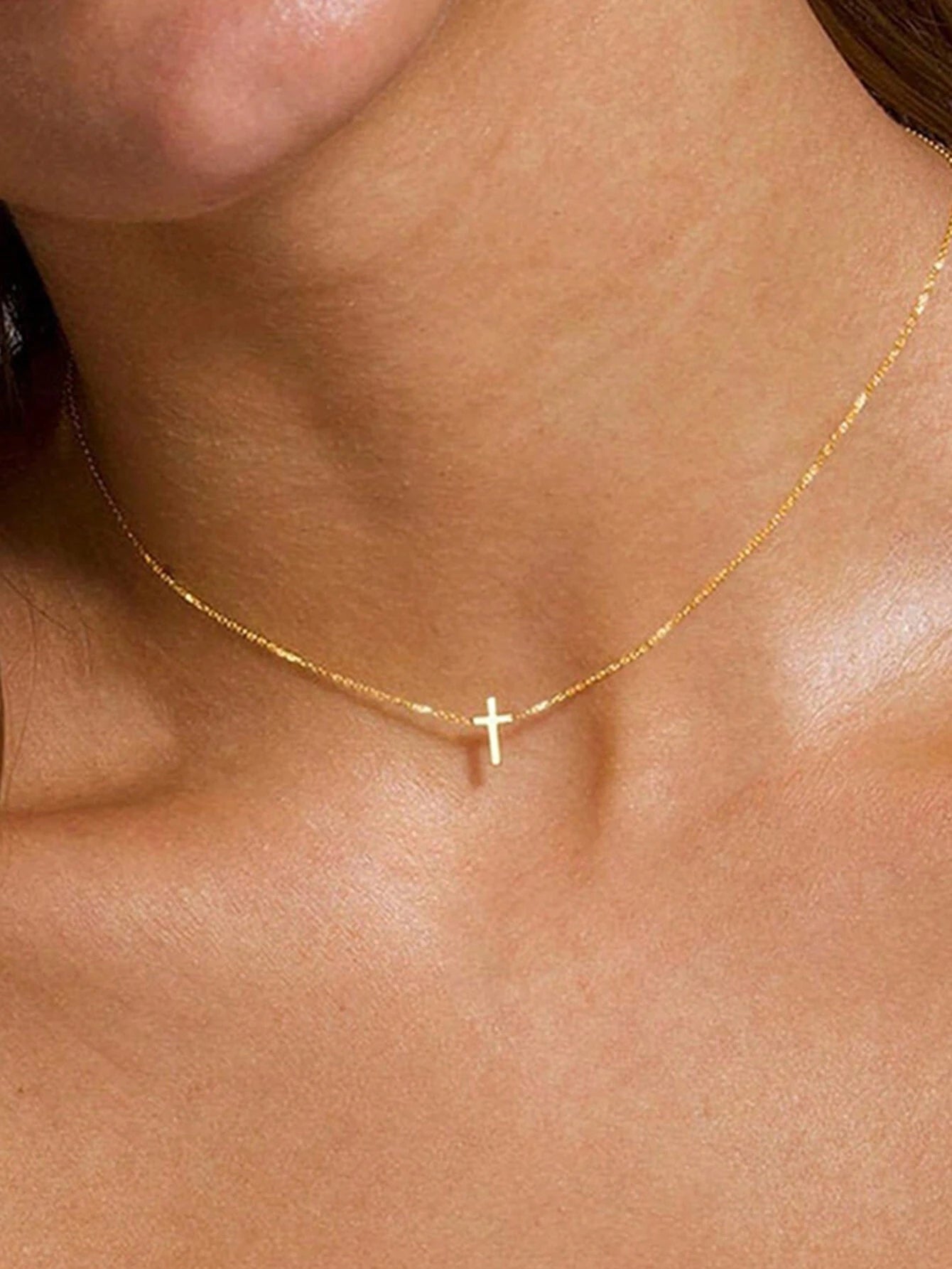 Evelyn – Timeless Cross Necklace