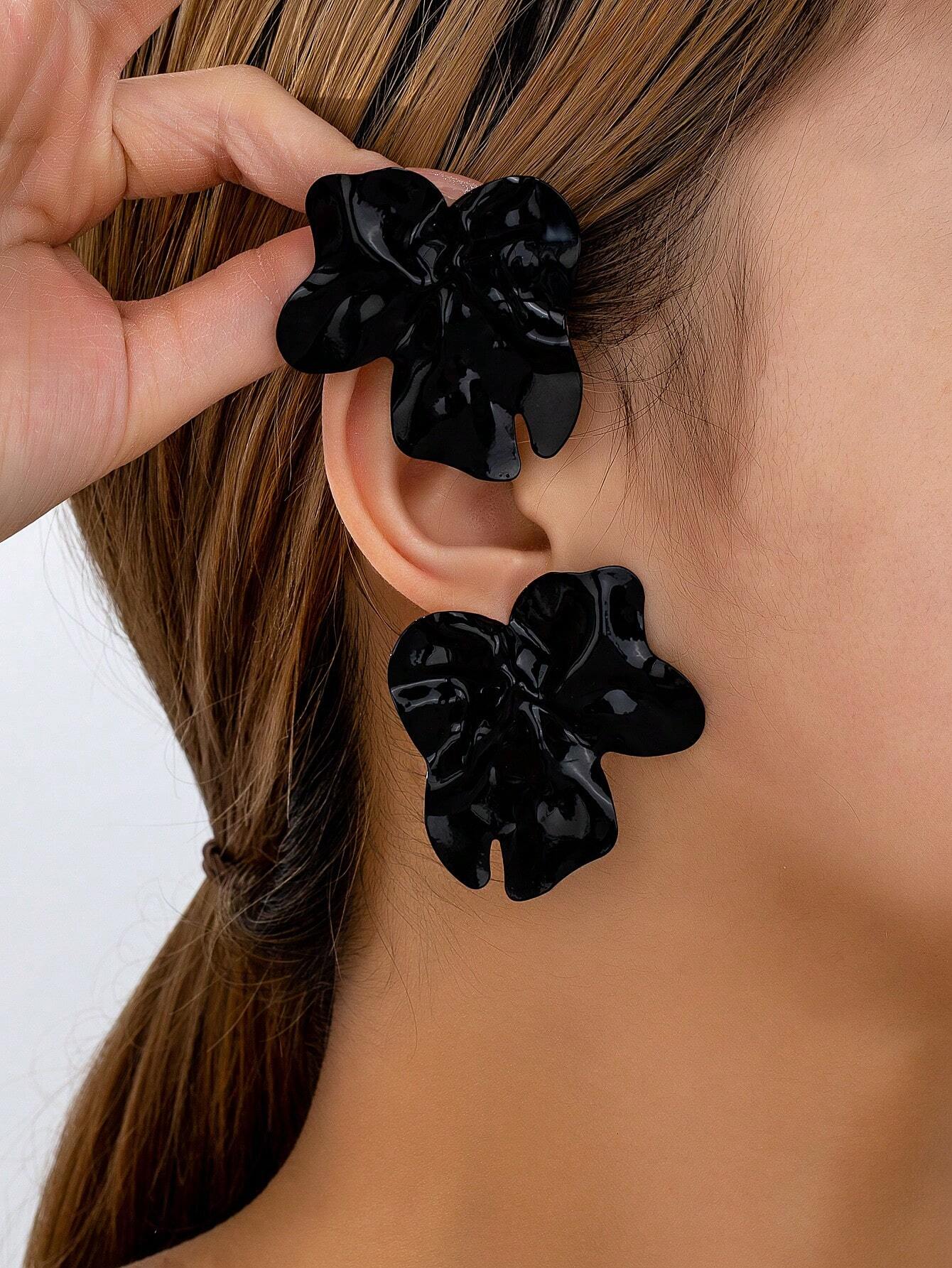 Evelyn – Exaggerated Hollow Flower Earrings