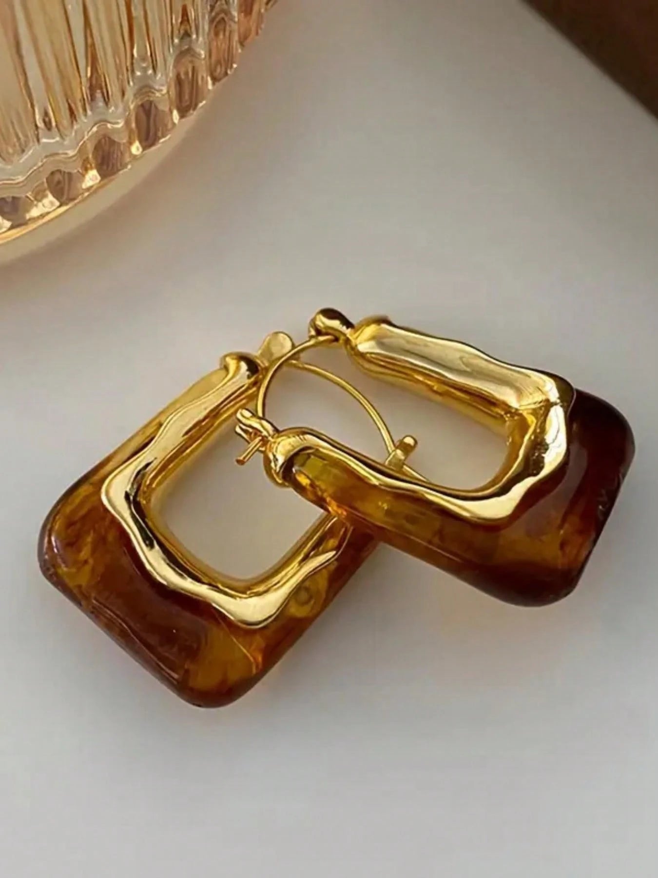 Evelyn – Classic U-Shaped Hoop Earrings
