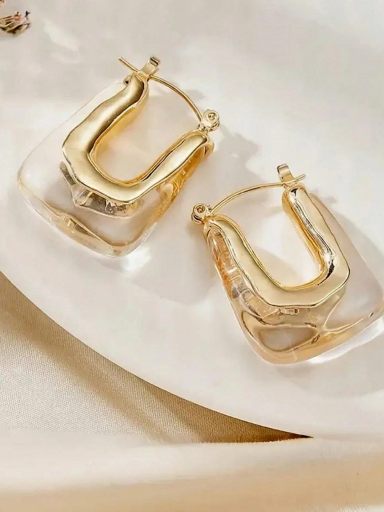 Evelyn – Classic U-Shaped Hoop Earrings