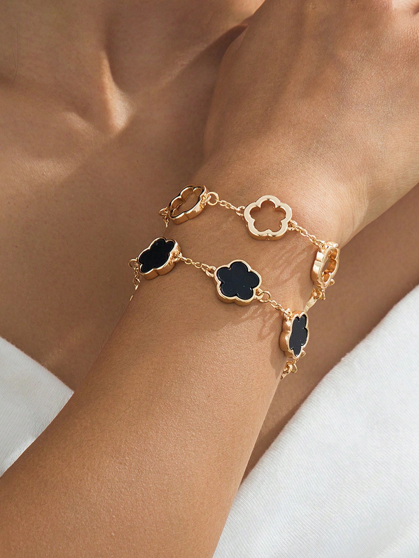 Evelyn – Elegant Black & White Clover Bracelet Set