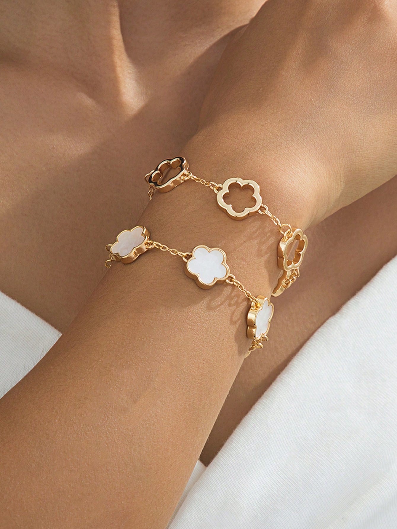 Evelyn – Elegant Black & White Clover Bracelet Set
