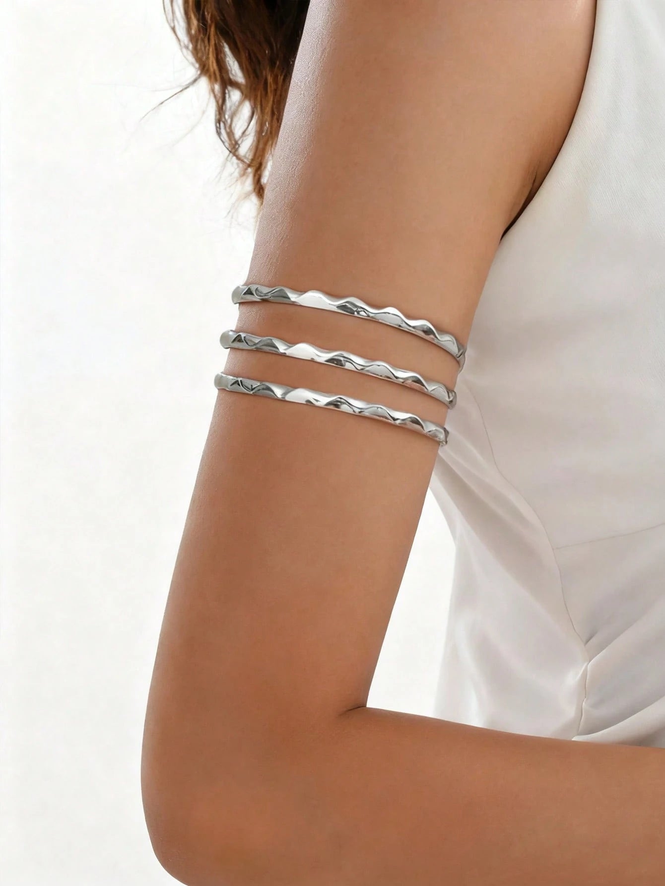 Evelyn – Summer Style Wavy Arm Cuff