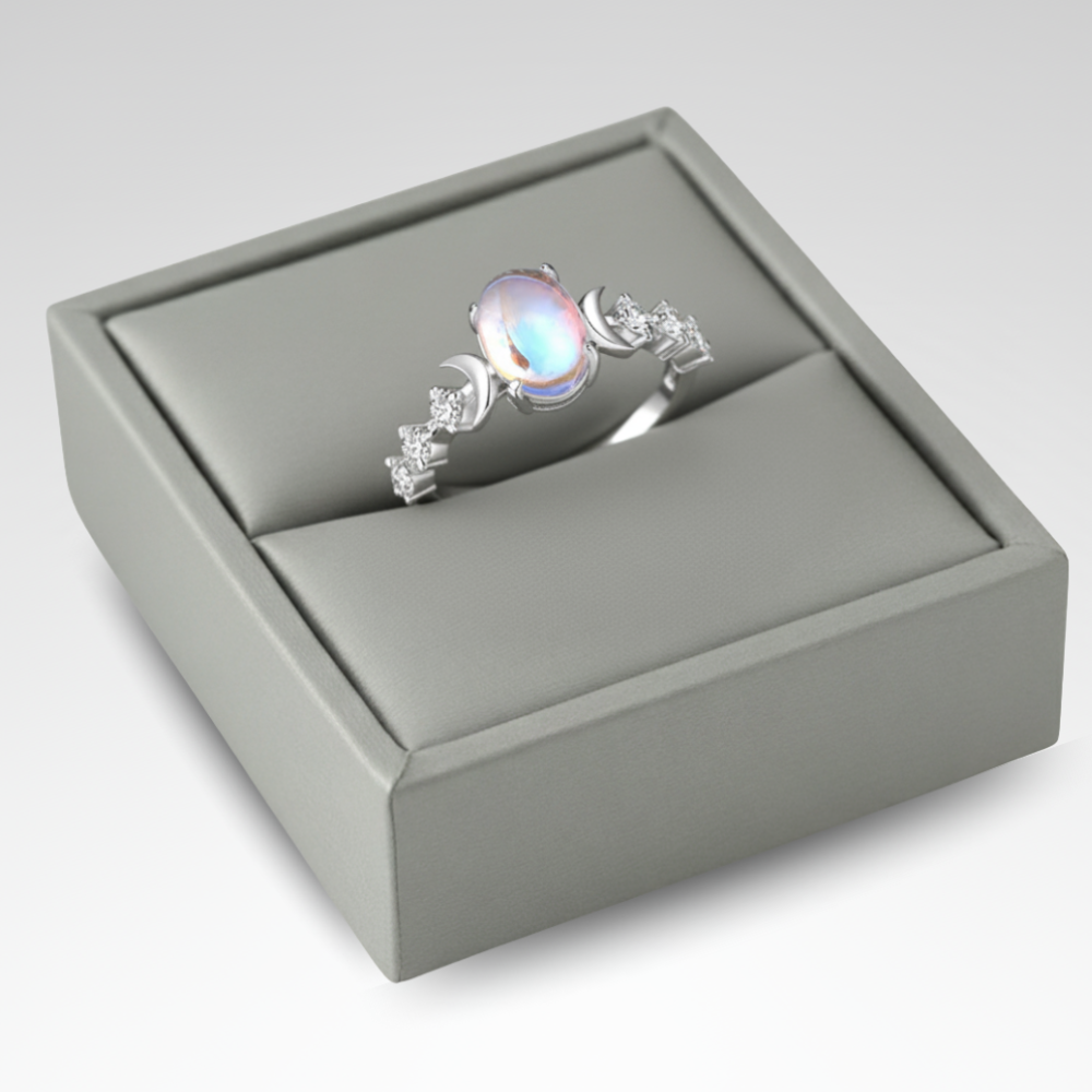 Evelyn – Sparkling Cubic Zirconia Engagement Ring