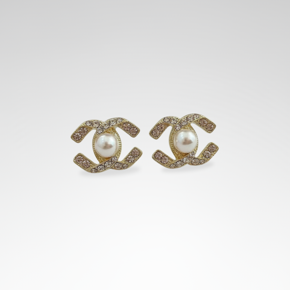 Evelyn – Elegant Pearl Stud Earrings