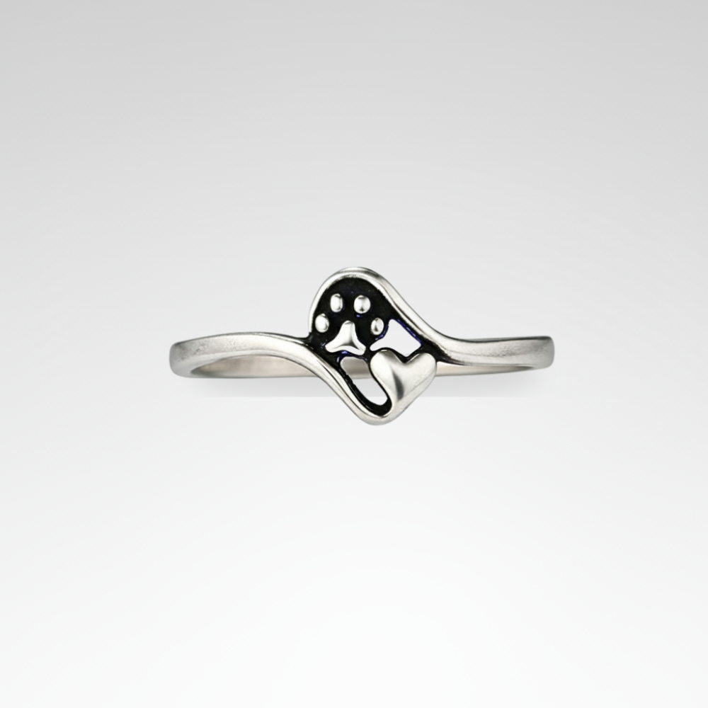 Evelyn – Classic Sterling Silver Heart Paw Ring
