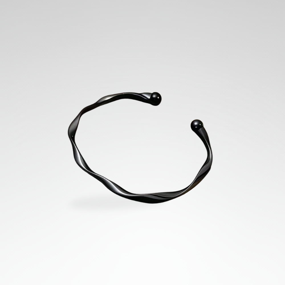 Evelyn – Elegant Textured Silver Bracelet