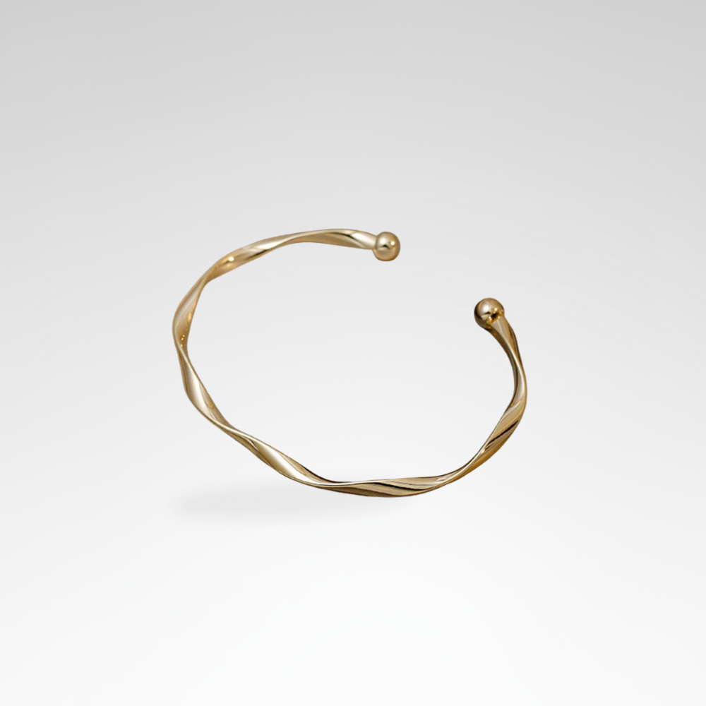 Evelyn – Elegant Textured Silver Bracelet