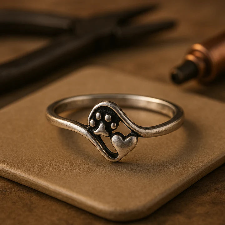 Evelyn – Classic Sterling Silver Heart Paw Ring