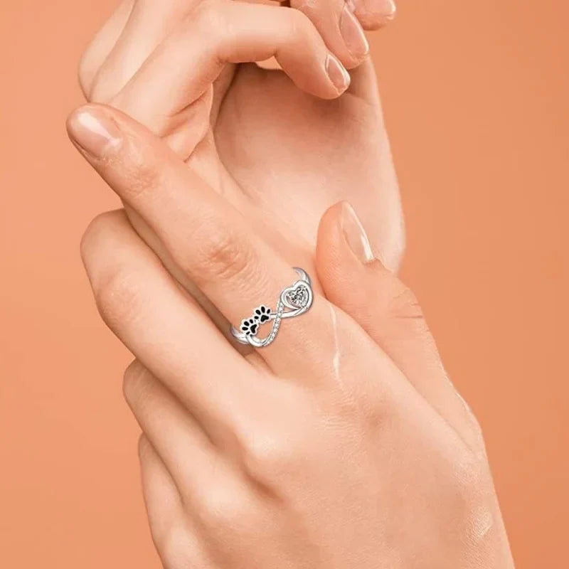 Evelyn – Sparkling Paw & Heart Infinity Ring